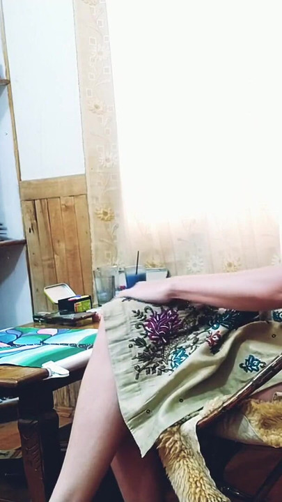 لحظة أيقونية من "جبهة مورو الإسلامية للتحرير الساخنة التي تظهر أرجل طويلة تتوقع نصائح".