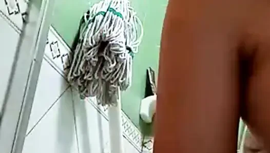 Pantat pengen mandi.dia pengen ngeliat kontolku