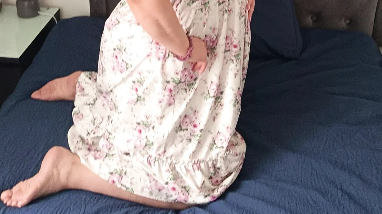 真正的大屁股熟女为大黑屌情人脱衣服。跨人种玩耍。