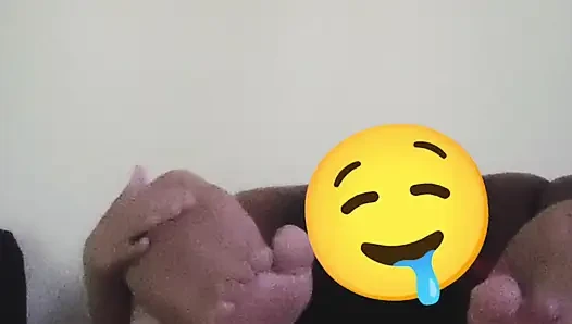 Tetanggaku jilat memekku sampai becek