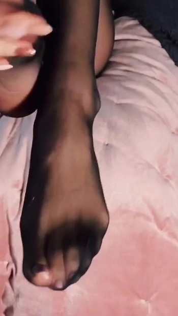 ليلو مون الرائعة تعطي وظيفة قدم كبيرة في جوارب طويلة قبل سخيف الشرج العاطفي | مقطع 1