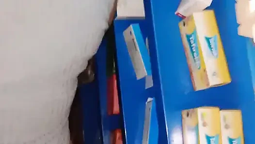 Depoda amatör: sakso ve ayakta seks