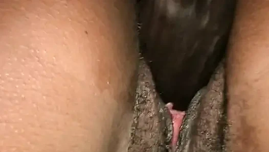 Büyük zenci yarağı tarafından sikilmeyi seven Fransız genç kız