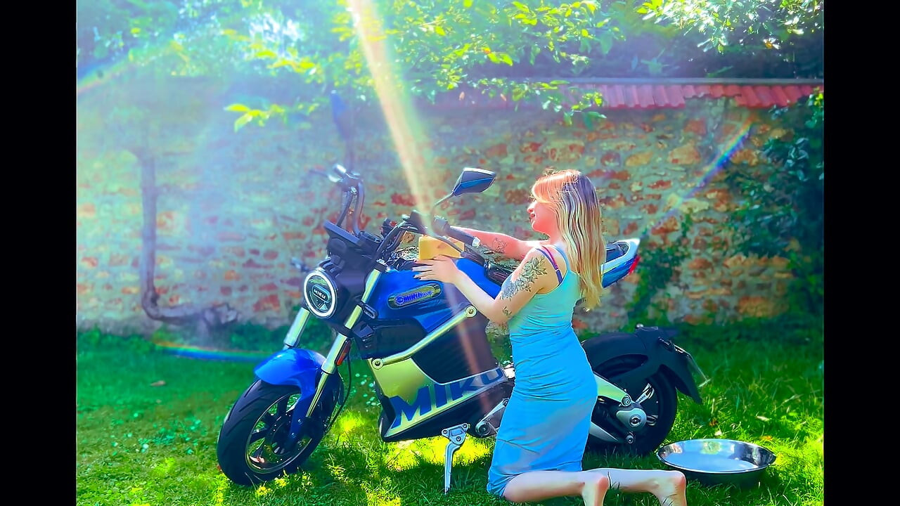 Motorcycle Pussy Rub Wet Tease & Orgasm