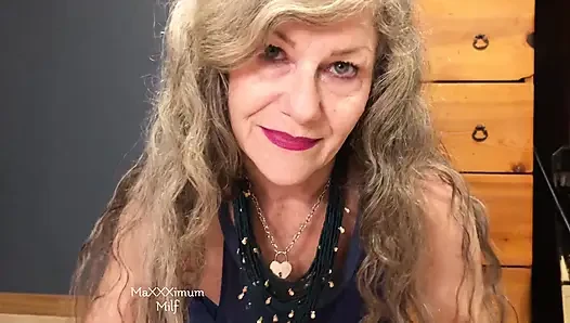 Nenek sange ini lagi asik nyepong kontol, posisi cowgirl sampai muncrat - close up!