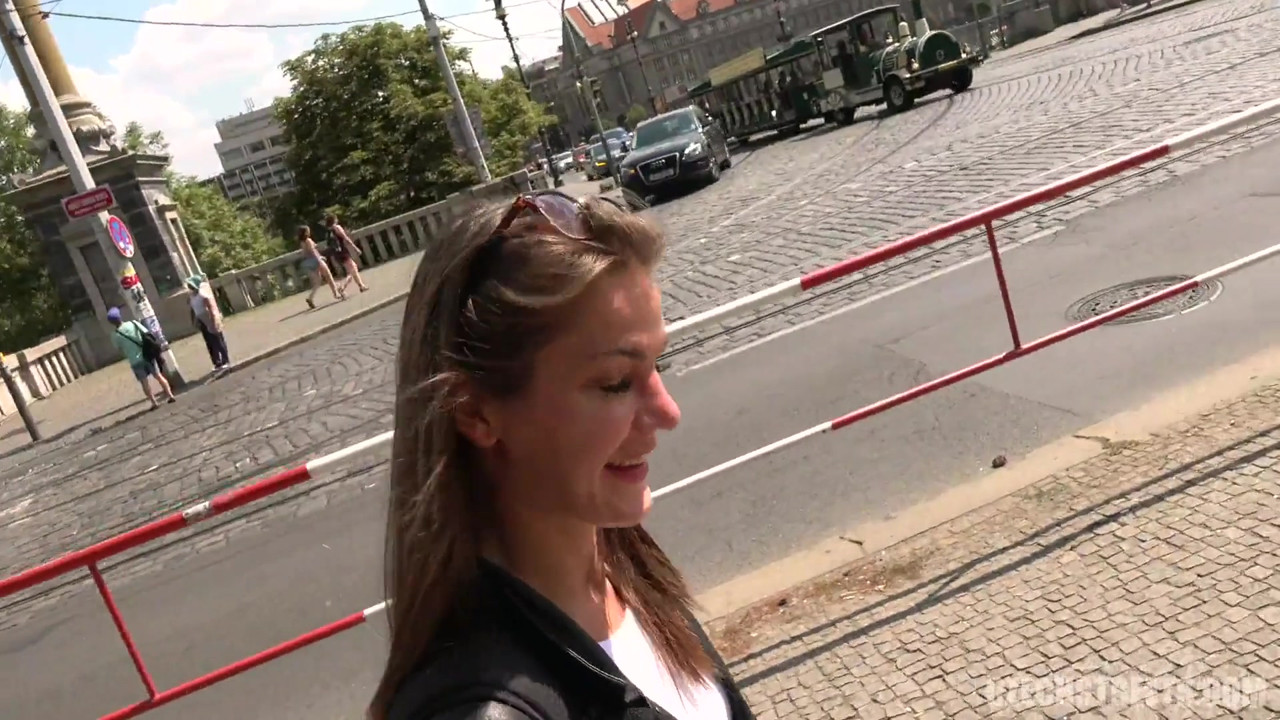 チェコの街 - 史上最もシャイな女の子