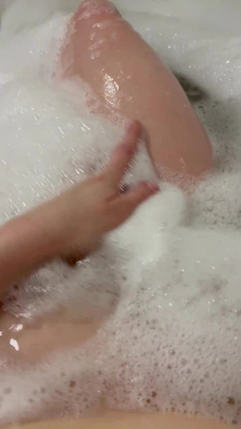 I play with my nipples in bubble bathtub