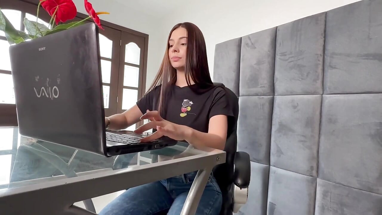我在辦公室里尿我的牛仔褲