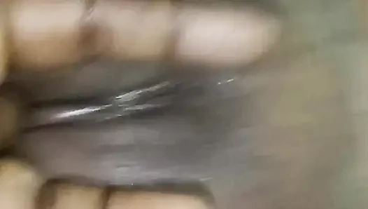 Üvey kız arkadaşımın amına yağla masaj yaptı ve parmaklandı.