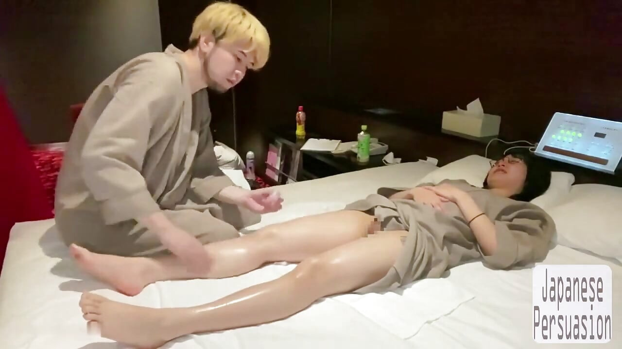 Tyst glasögonflicka - en enkel massage som förvandlas till ett privat inspelat ögonblick