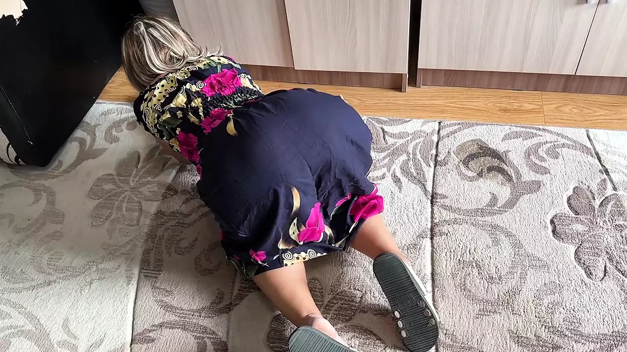 A woman with a big and hot ass got on her knees so that a dick would be inserted into her anal