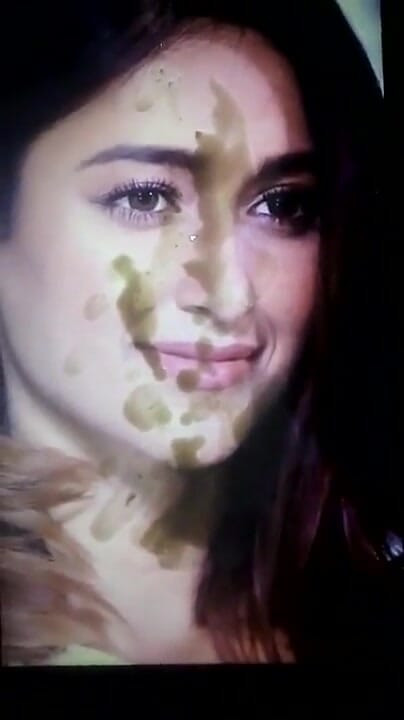 Zapanjujući trenutak iz "Ileana dcruz cum tribute"