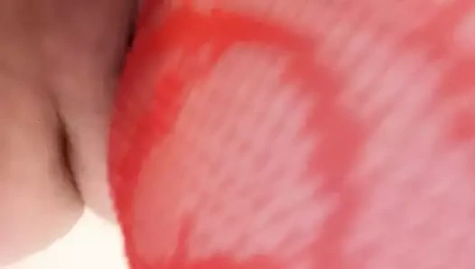 Cd dans un joli body en dentelle rouge