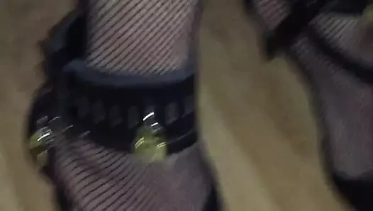 sissy beni kilitli içinde topuklu