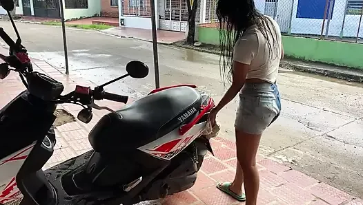 I fuck my sexy neighbor when she was washing her motorcycle