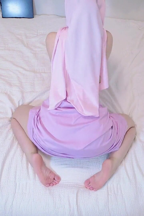A Malaysian Hijabi Girl Twerking in Purple Dress Showing off Her Big Booty