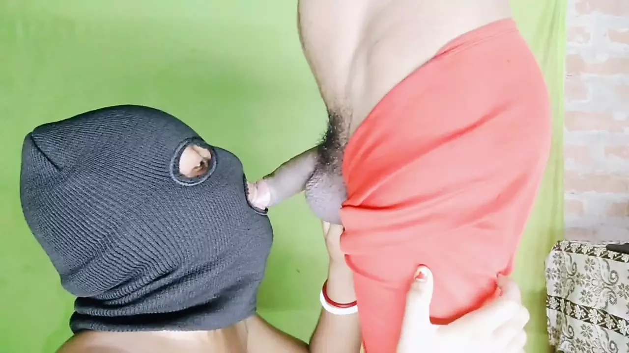 Stepbrother teaches a sex lesson to his stepsister,