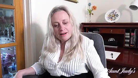 Bibitjudys - andrea ann si bos super sange lagi asik nyepong kontol di kantor