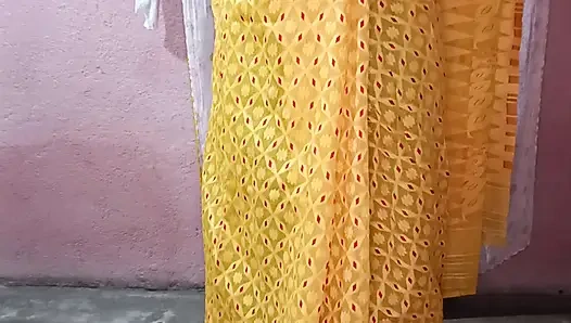 Желтая Сари сбрасывает соло, SFW