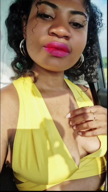 Jaw-dropping moment from "Exhibition of my ebony in the car"
