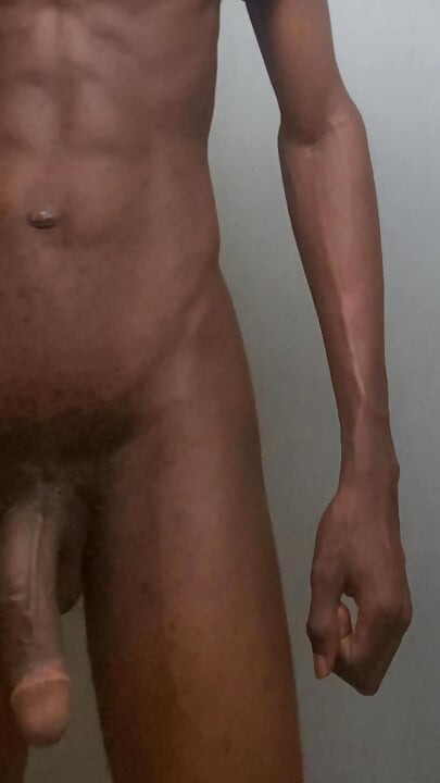 Obješeni BBC se dobro zabavlja u javnom WC-u