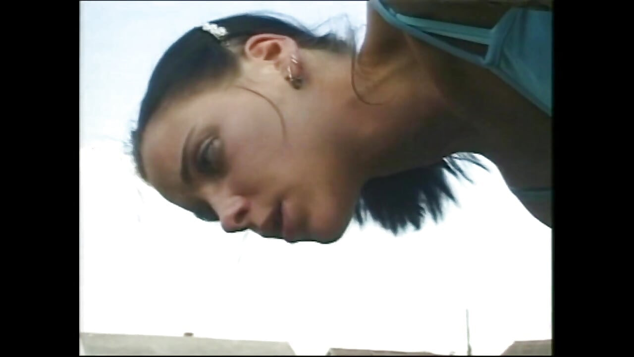 Piękna amatorska nastolatka tyłek jebana przez rolnika z Ogromnym kutasem i wytryskiem w ustach