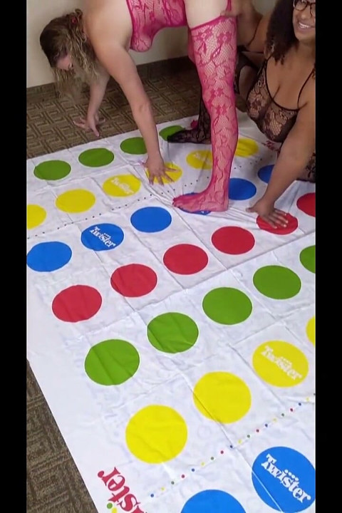 Twister sexy protagonizado por Eileen Wournos, Nataliya Crimson y Lady Butterfly revisada