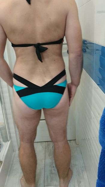 Transexual en sexy bikini