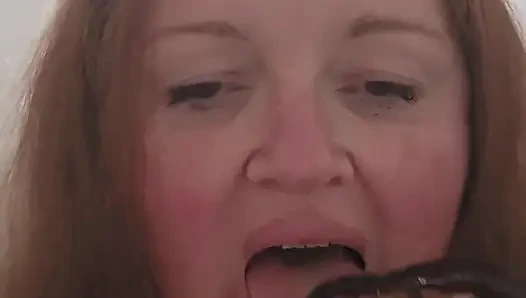 Поедание мороженого может быть очень сексуальным