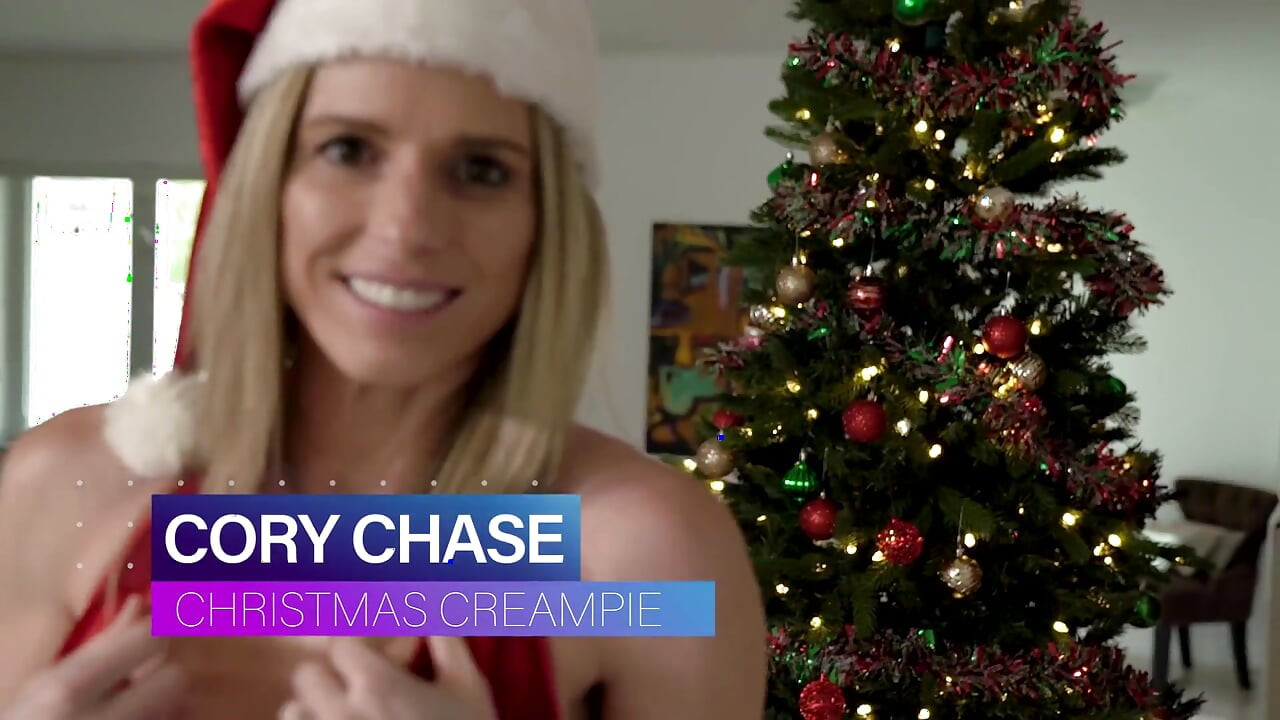 Cory Chase en preñada navideña para madrastra