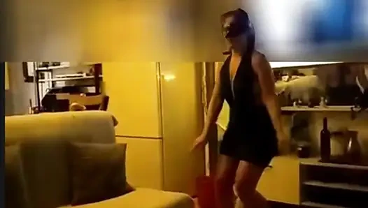 Suatu malam di kyrenia si istri seksi lagi menggoda