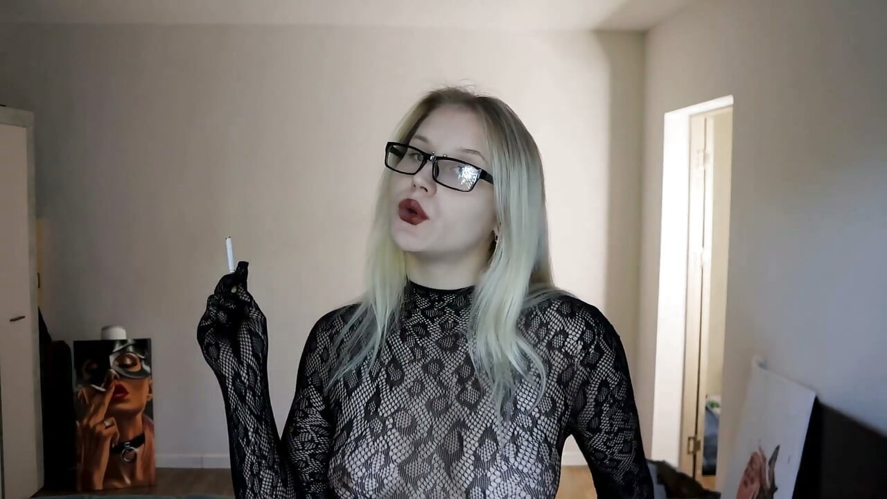 Girlashtray