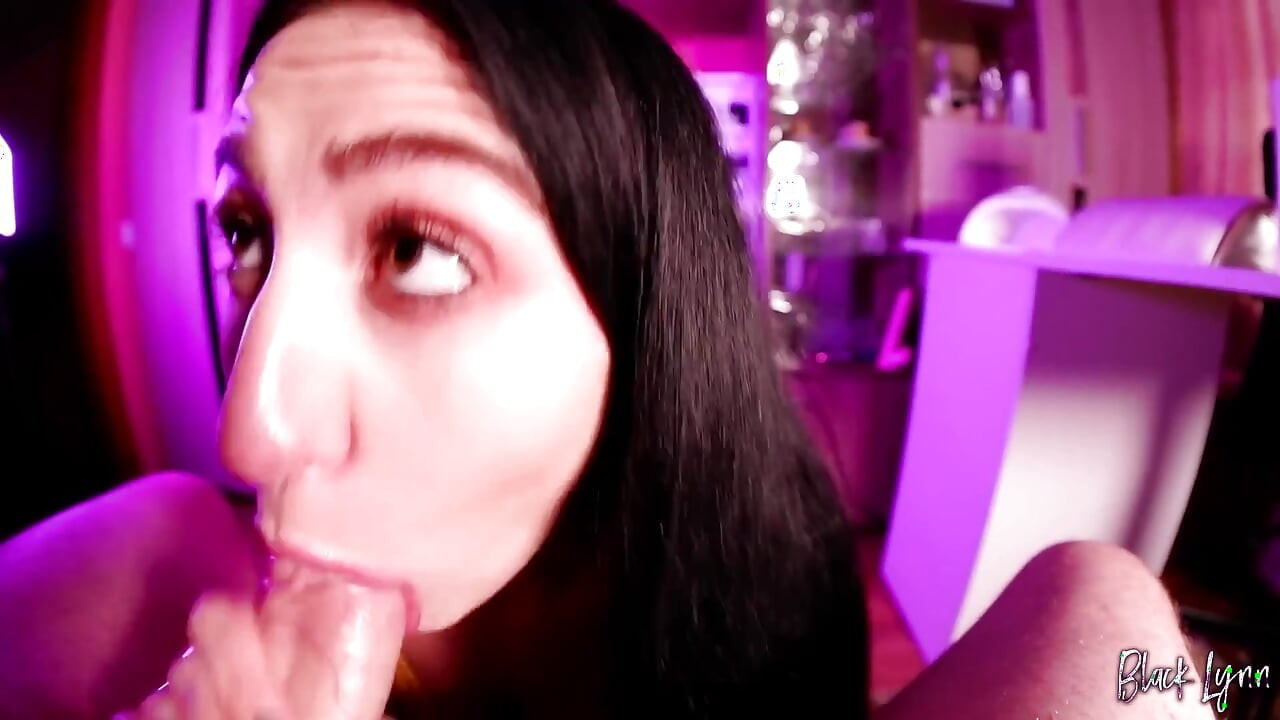 Bardzo niechlujny Deepthroat Blowjob - Black Lynn