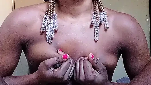 Schau zu, wie ich mein selbst mit einem kissen ficke