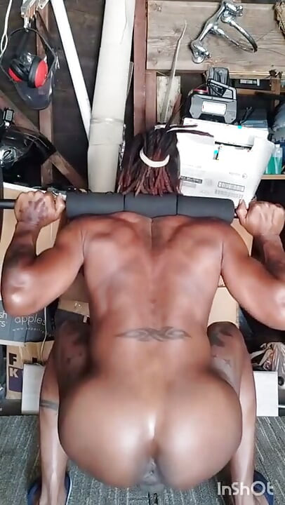 Ass Shaking with Strong Cumshot