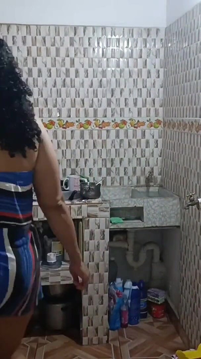 MILF with a big ass cancels the delivery guy with a great blowjob and hard sex | Clip 1