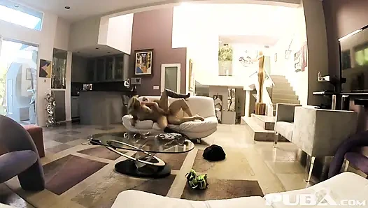 Kamera Olivia ve Derrick ile sikişirken yakalandı