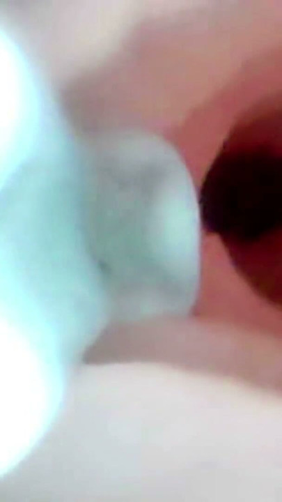 Un examen detallado de la cavidad oral y la zona anal de lopuza93 usando una cámara endoscópica | Clip 2