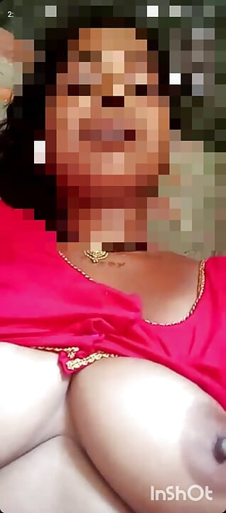 Desi bhabhi ne video call pe gand aur chut dikhai