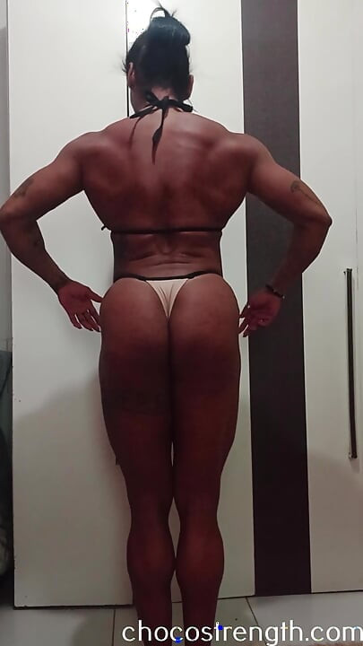 क्या यह milf(चोदने लायक मम्मी) शरीर आपको चालू करने के लिए काफी टाइट है?