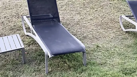 Cewek eksibisualis lagi asik masturbasi sendirian