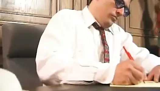 Sahte memeli olağanüstü sekreter ofiste götten sikiliyor