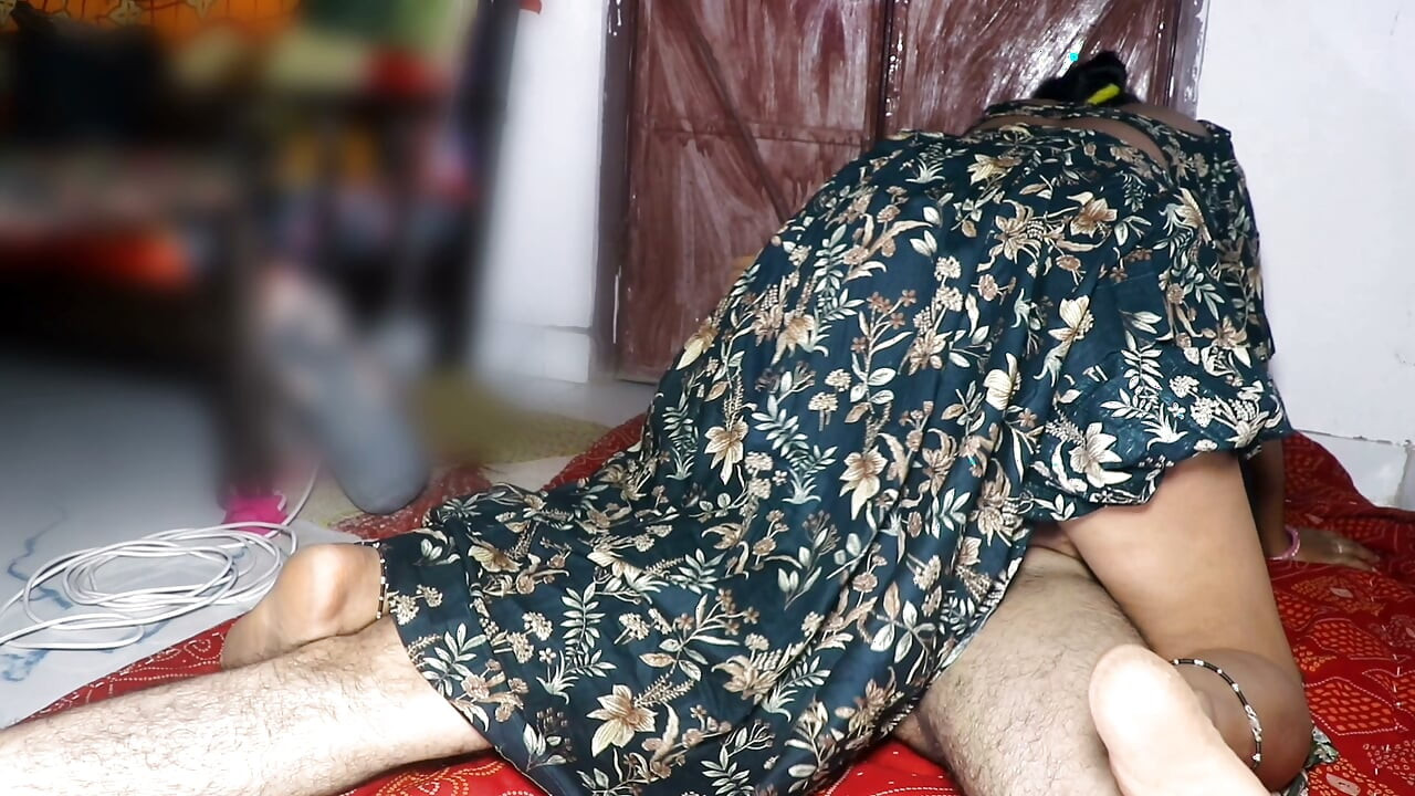 väldigt saxy het sali som hoppar på kuk. Desi Village Hot Sali knullar för första gången med sin Jija, Het sali knull tight pussy fuck