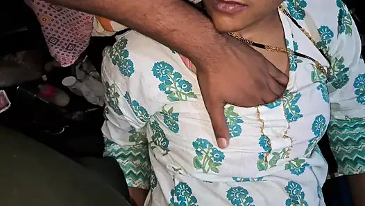 Ateşli desi orta yaşlı seksi kadın oral seks ağzına boşalıyor