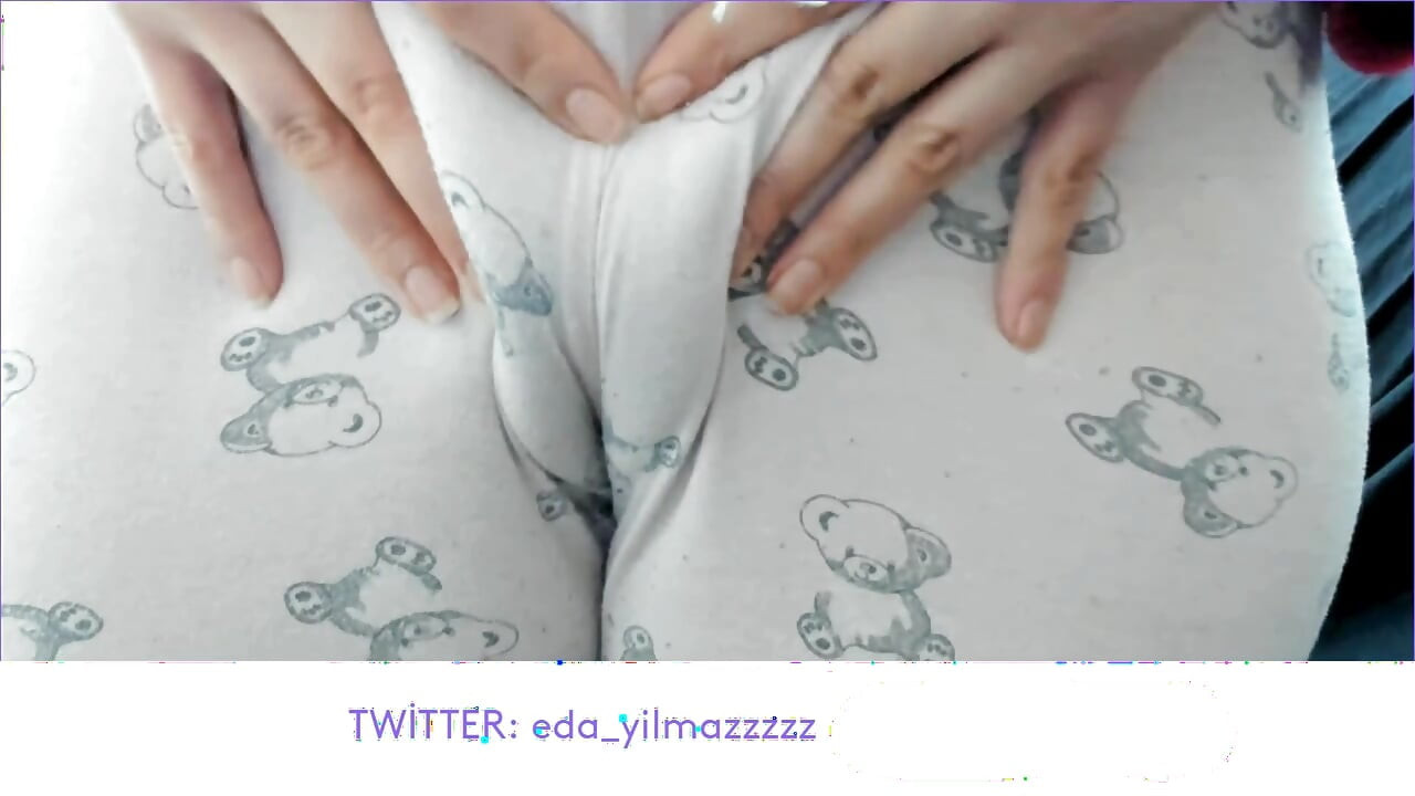 CAMELTOE- MASTURBATE WITH PAJAMA- RUBBING PUSSY WITH PAJAMA