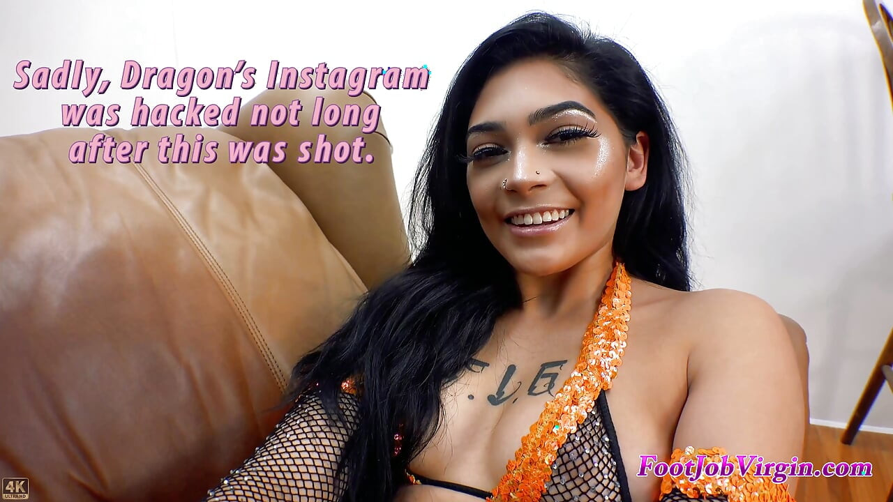 Sexy dragon shows off her beautiful feet in a short sexy sole show
