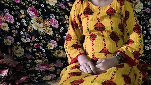 Gadis arab dengan tubuh aduhai lagi asik fingering memek beceknya sampai orgasme intens
