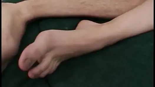 Muhteşem hatun sert bir yarak ıslak amcığını sikmeyi seviyor