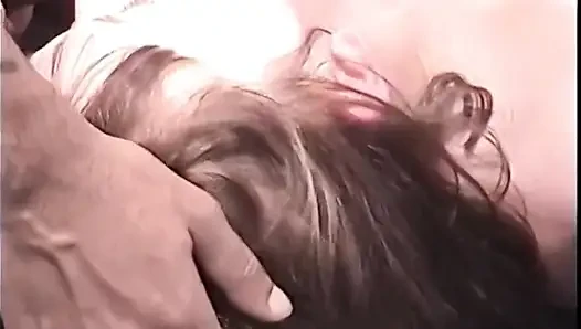 Olgun esmer orta yaşlı seksi kadın büyük zenci yarağına biniyor