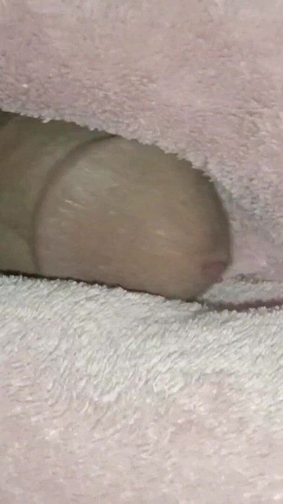Morate vidjeti trenutak iz "Two Cum Continue - Alone Boy Masturbating"